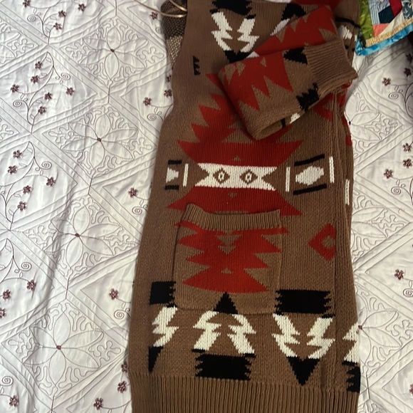 Warm sweater with some wear   Recycling my closet - Picture 3 of 3